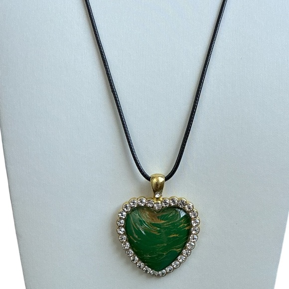 Green Heart Pendant Gold Tone Crystal Necklace Handmade by Svetlana Yeung - Picture 4 of 8